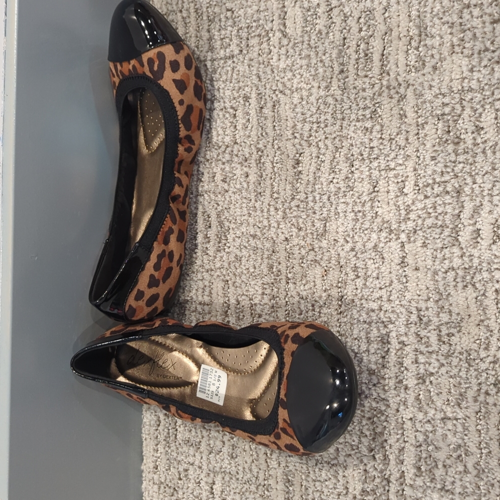 Dexflex Comfort size 8.5W leopard print flat